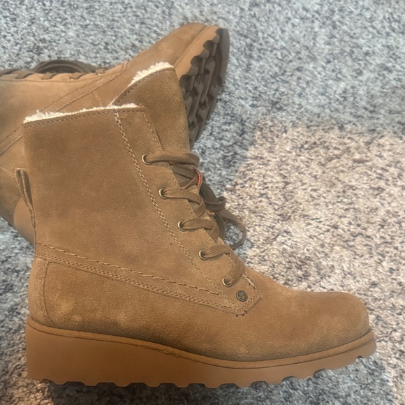 BearPaw Tan Ankle Boots with Rugged Sole - Picture 3 of 5
